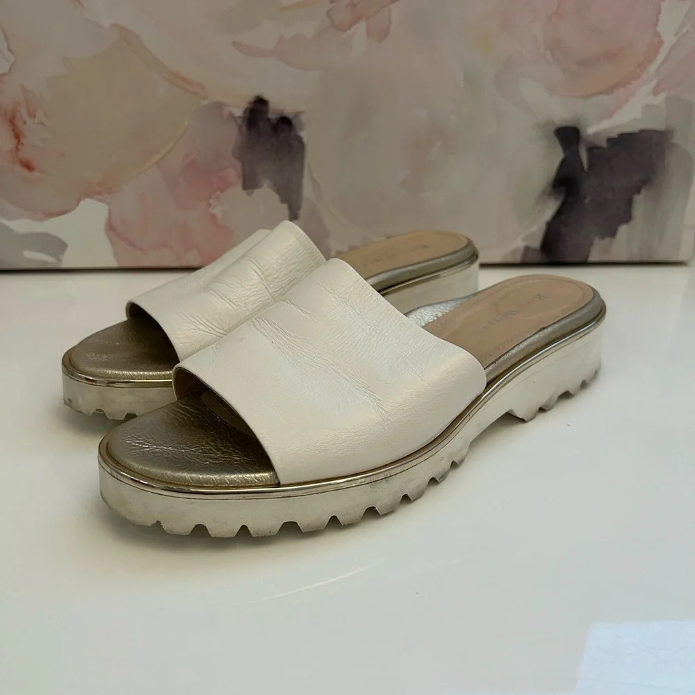 ! Ron White Womens Leather Weatherproof Mule Sandals white size 9.5